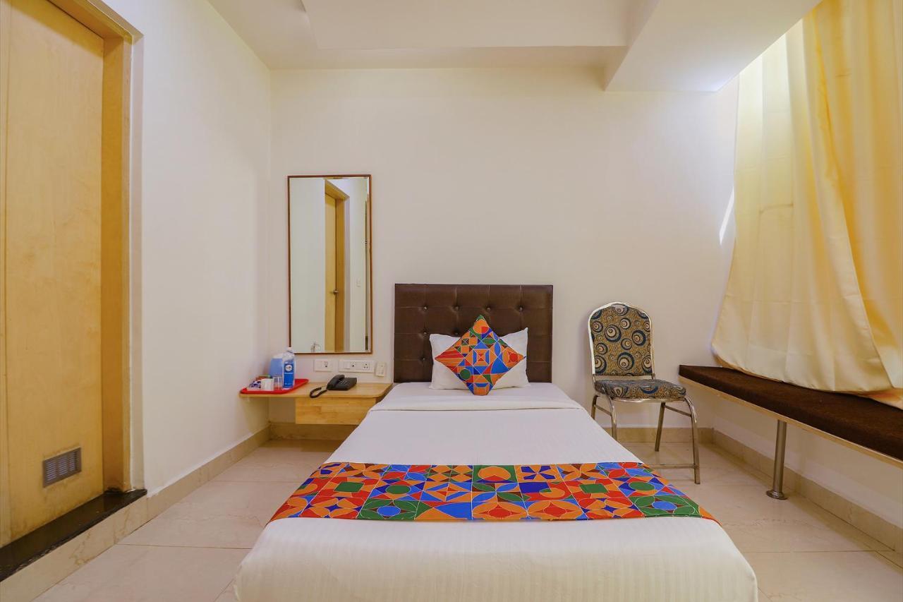 Fabhotel Aamantran & Banquet Halls - Nr Rtc X Roads Metro Station Hotel 3*